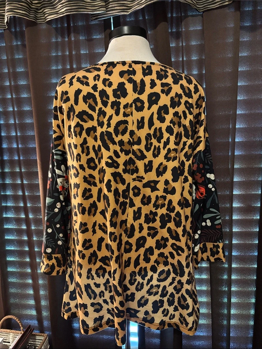 NUGGLES Leopard Print Tunic with Floral Contrast Sleeves - Picture 4 of 7
